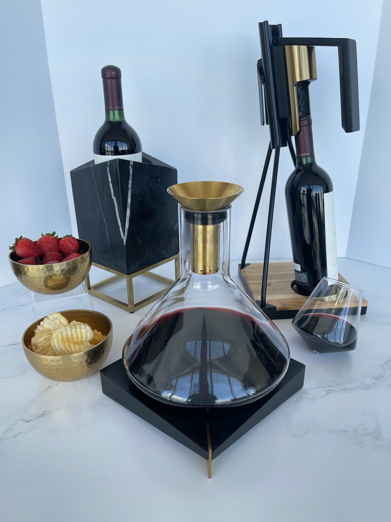 DECICIO Artisan Handblown Wine Glass